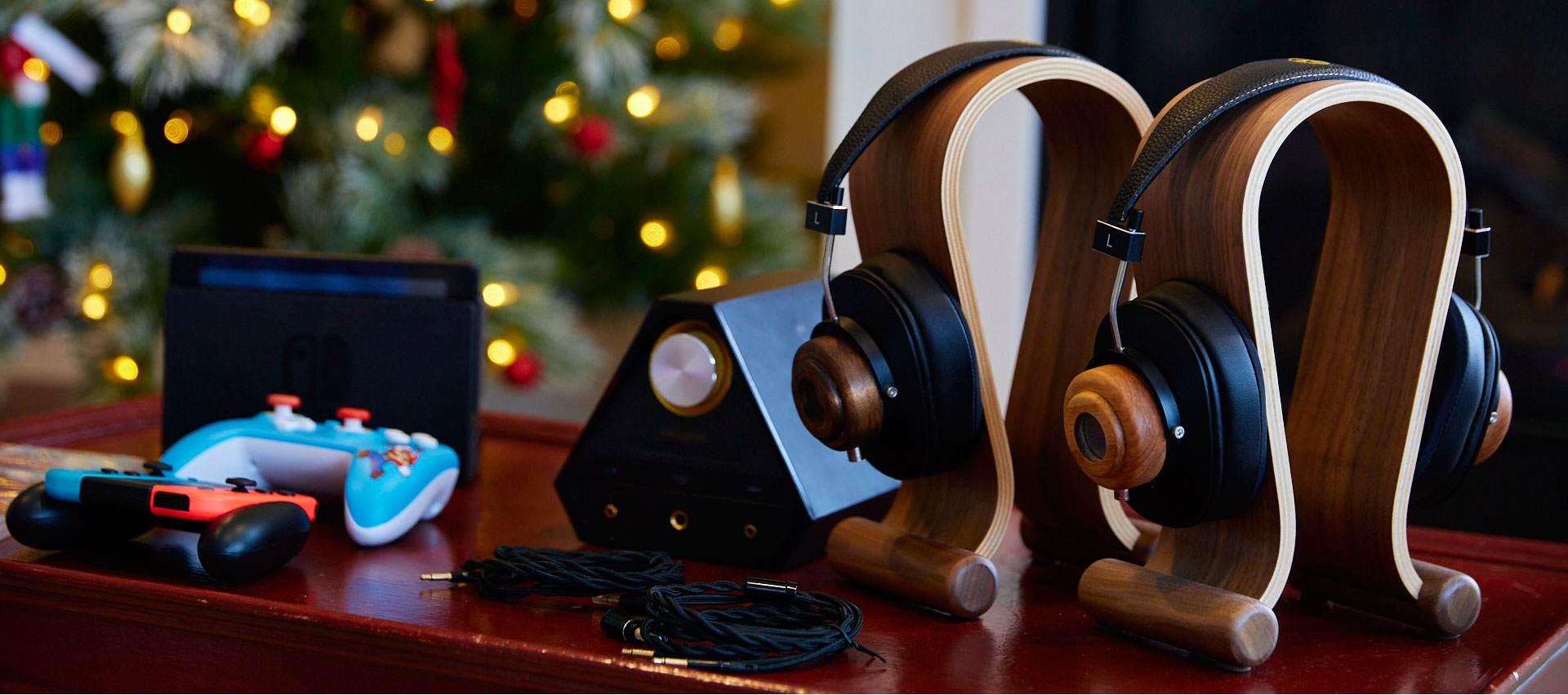 1977 audio skate headphone close back