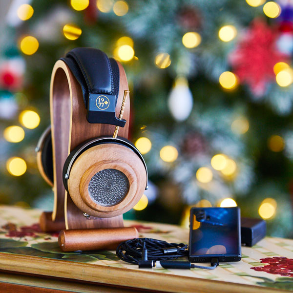 Easy to drive. Barista a open-back headphone, made in sweet cherry wood, from the 1977 Audio Artisanal brand