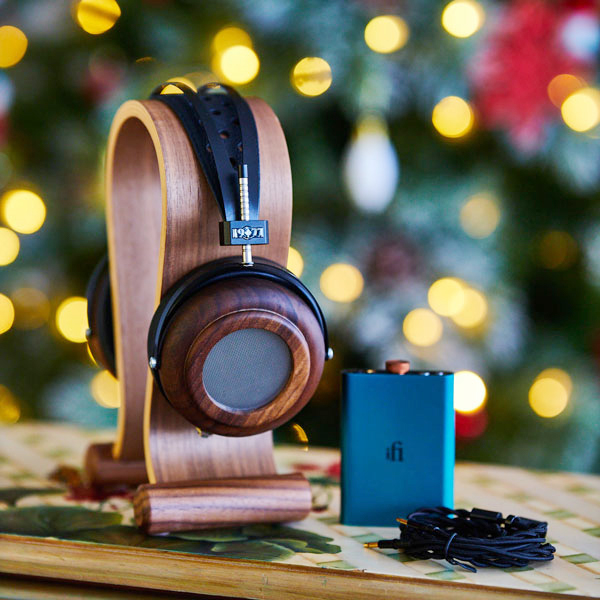 Espresso a open-back headphone, made in walnut wood, from the 1977 Audio Artisanal brand