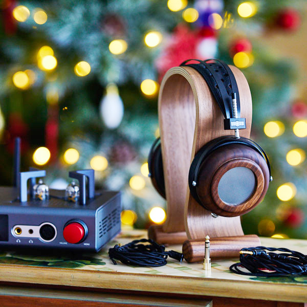 Espresso a open-back headphone, made in walnut wood, from the 1977 Audio Artisanal brand