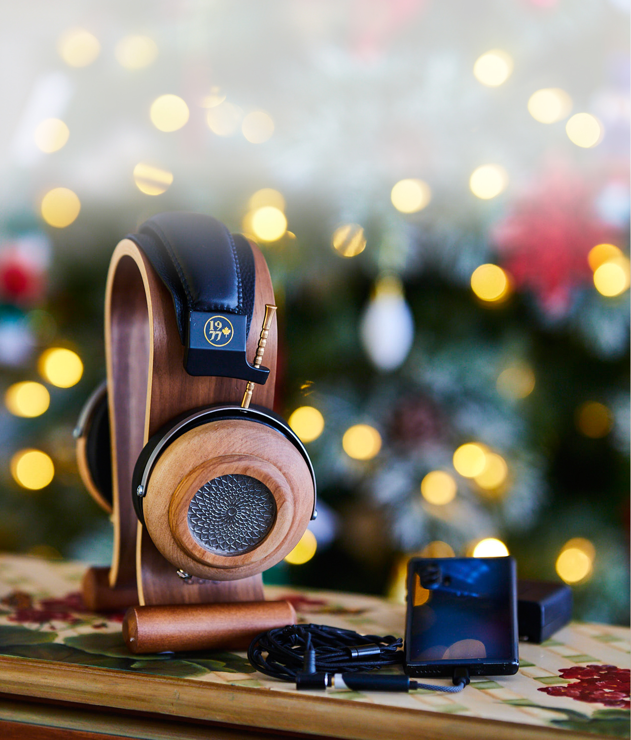 1977 headphones family